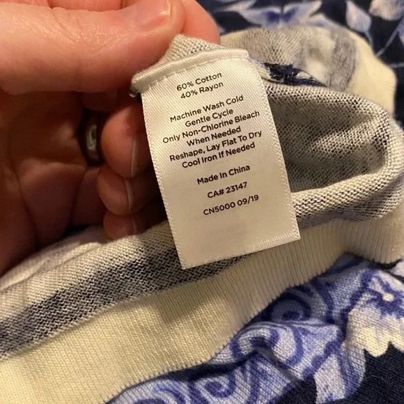 Talbots Floral Navy Blue Women's Top - Picture 5 of 6